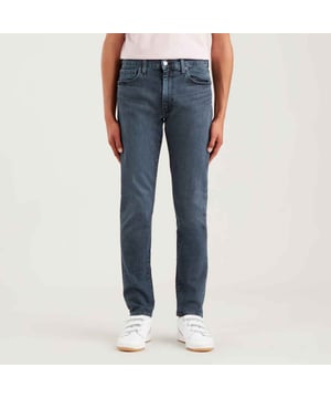 Heren Levis 512 Slim Tapered Richmond Jeans in zwart-blauw.- 5-pocketconstructie. - Gulp met rits en knoopsluiting.- Gemerkte lederen patch achteraan in de taille.- Gemerkte tab achteraan. - Stretch.- Zit onder de taille.- Taps toelopende pijp.- Slank door zitvlak en dij.- Ref: 288330718