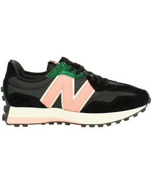 De New Balance Lunar New Year Heren Trainers zijn een speciale editie release herdenking van het Lunar New Year, ontworpen om de gelegenheid te vieren met stijl en flair. Hier is een uitsplitsing van hun belangrijkste kenmerken:

 Limited Edition Ontwerp:  Deze trainers maken deel uit van een limited edition Lunar New Year collectie, met unieke design elementen en speciale details om de gelegenheid te herdenken.

 Symbolische kleurstelling:  De kleuren van deze sportschoenen zijn vaak geïnspireerd op de traditionele kleuren van Lunar New Year, zoals rood, goud of combinaties daarvan, die geluk, voorspoed en geluk symboliseren.

 Duurzame buitenzool:  De duurzame rubberen buitenzool biedt betrouwbare tractie en grip op verschillende oppervlakken en zorgt voor stabiliteit en vertrouwen bij elke stap.

 Beperkt beschikbaar:  Als onderdeel van een limited edition kunnen deze sneakers in beperkte hoeveelheden beschikbaar zijn, waardoor ze een felbegeerde toevoeging zijn aan elke sneakercollectie.