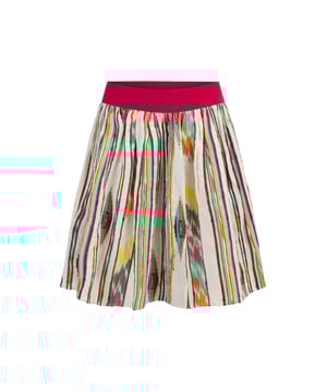 De plooirok van myMo maakt indruk met zijn kleurrijke etnische patroon. Met zijn wijd uitlopende, charmant gevouwen silhouet is hij de ideale partner voor een zomerse outfit. De comfortabele, brede en elastische tailleband is niet alleen comfortabel om te dragen, maar geeft de rok ook veel volume.  Minirok