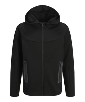Diese Sweatjacke ist genau das Richtige für deinen sportlichen Look! Mit ihrer normalen Passform und dem hochwertigen Interlock-Gewebe bietet sie dir den perfekten Mix aus Komfort und Stil. Der durchgehende Reißverschluss macht das An- und Ausziehen kinderleicht, und die Reißverschlusstaschen sind ideal, um deine Sachen sicher zu verstauen. Die Kapuze schützt dich an windigen Tagen, während schmale Säume für einen cleanen Look sorgen. Brustabnäher und dekorative Ziernähte quer und längs an den Ärmeln verleihen der Jacke das gewisse Etwas. Ein gewebter Labelpatch seitlich an der Naht rundet das Design stylisch ab.