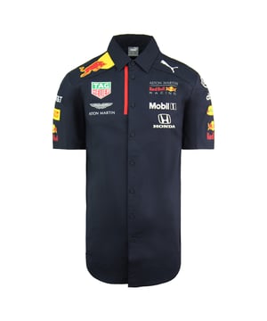 Ponte en el estilo de carreras de la forma auténtica. Según lo visto usado por el equipo de Red Bull Racing durante la temporada 2020 de la Fórmula 1, la camisa del equipo tiene una perspectiva elegante con la tracket de botones y la auténtica marca y las impresiones gráficas. Un elemento básico para cualquier ventilador rápido.