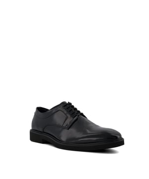 With a stitched toe cap and five-eyelet lacing, Shilon is a quintessential Oxford lace-up. Available in various materials and subtle finishes, the addition of a contrast welt and blake-stitched leather sole ensures they'll be the ideal bridge to all smart-casual looks.