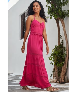 It's already got your attention
Fitted waist falls to a flattering A-line silhouette
Elevated with a luxe crochet trim
Ultra-feminine tiered hem
Elasticated waist for comfort and style
Just add a vest top and espadrilles