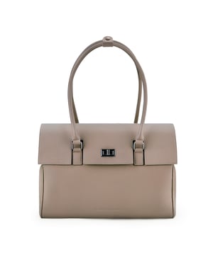 Victoria Hyde, Jolene, Nude, Woman handbag, Business bag, Travel bag, Functional
With a perfect, stylish business bag, you are sure to get noticed. If you're looking for a bag that's functional, stylish and versatile, this one is for you. Everything you need for work or study, such as a laptop, notebook, iPad, etc., fits right in. It has a built-in organizer for lipstick, pens, keys, headphones, phone, a small coffee bottle and a removable cosmetic bag, which is very convenient for everyday office life. It can accommodate all your necessities and more without feeling bulky. Stay fashionable, elegant and stylish on both work days and non-work days

Dimensions : L37cm×H26.5cm×W16.5cm
Handle: medium height 25 cm
Material : Microfiber leather look
Lining: Shandong silk
Internal structure : Internal structure:
Front: 1 key pocket, 2 pencil pockets, 1 lipstick pocket, 1 headphone pocket
Back panel: 1 computer compartment, 1 removable cosmetic bag in front of the computer compartment (attached to the back panel with snaps)
Middle: 1 zipper pocket, 1 cell phone pocket, 1 power bank pocket, 1 water cup pocket on the front of the zipper pocket (the bag body is made of elastic fabric)
Exterior back of the bag: 1 zipper pocket, there is a drawbar strap in the zipper pocket, with a white screen printed logo on the drawbar strap