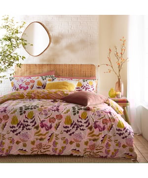 The Protea duvet cover set is a return to holidaying and escapes which are filled with romantic and dreamy textures, colours and prints, as we fall in love with exotic surroundings once more. Flower filled scenes, architectural shapes, with peach, clay and violet hues bringing new interest to this serene pastel setting. The contrast patterned reverse has a deep, earthy light green natural background, which exudes warmth and creates an inviting ambience into your bedroom for a relaxing night’s sleep.