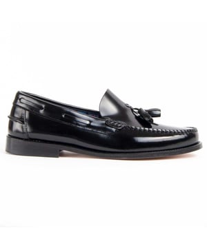 Garantía Purapiel, 10 años de garantía. Mocasín clásico para hombre. Fabricado en cuero 100% natural libre de Cromo VI. Materiales de máxima calidad. Suela cosida de cuero. Fabricado por otras marca para nuestra marca.