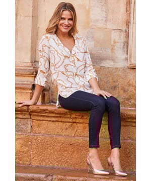 REASONS TO BUY:

Day-to-night dressing, nailed
Tunic style drapes softly over the body
Luxe gold zip front detail
Smart enough for work, comfy enough for weekends
Stunning chain print
We love it with our burgundy leather-look leggings