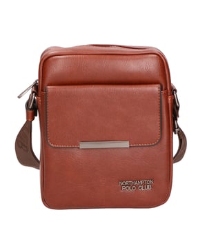 Northampton polo club Bolso de hombro de cuero de PU de un solo compartimento. Producto vegano.