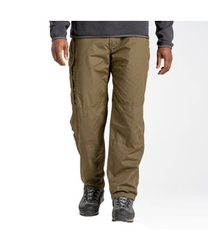 65% Polyester, 35% Baumwolle. Design: Logo, Einfarbig. Gürtelschlaufen, Pflegeleicht, Fersenband, Recycelte Materialien. Gewebe-Technologie: DWR-Ausrüstung, EcoShield, NosiDefence, SmartDry Eco, Solarshield. Taschen: 5 Reißverschlusstaschen, 1 Handytasche. Taille: Gürtel in der Taille, teilweise elastisch. Anzahl der Taschen: 9. Entspricht dem Sicherheitsstandard: BCI-geprüft. Sonnenschutz: UPF 40+.