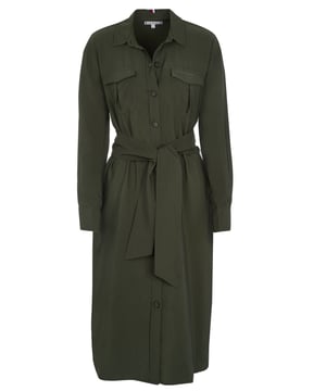 87% viscose, 13% polyamide; Tommy Hilfiger-jurk; Model: WW0WW26631 RBN; Hoogwaardige afwerking; Zachte viscosemix; Klassieke kraag; Knoopband; Afneembare riem; Twee borstzakken; Tommy Hilfiger-logodetails