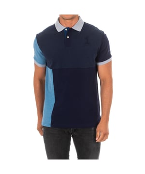 Short sleeve polo.
 Lapel collar with ribbed finish.
 Print of the brand's name on the back of the lapel collar.
 Half button closure on the front.
 Sleeves with ribbed finish.
 Personalized embroidery by the firm, on the upper side.
 Comfortable and breathable fabric.
 Seams seen in tone.
 Composition: 100% cotton
 Care:
- Wash maximum at 30ºC.
 - Iron at medium temperature, max. 110ºC.
 - It is not allowed to use a dryer.
 - Do not use bleach.
 - Does not support dry cleaning.