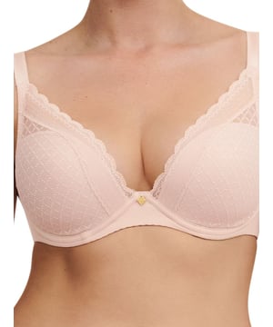 
Diepuitgesneden t-shirt-bh met beugel en contourcups voor ronde, gecentreerde borsten en een verleidelijke halslijn Lichte, zachte en comfortabele vulling Pads bedekt met verfijnde tule, naadloos voor betere onzichtbaarheid Extra uitneembare pads zijn toegevoegd in de cups voor maat 70B Hoge rug in zacht en ondoorzichtig gebreid, gevoerd voor betere ondersteuning, met gesloten naden Volledig verstelbare bandjes met verstelbare J-haak voor veelzijdigheid Sieraad middenvoor voor extra vrouwelijkheid

kant 77% polyamide 23% elastaan ​​kant boven 82% polyamide 18% elastaan ​​steek 75% polyamide 25% elastaan ​​steek cup 100% polyester