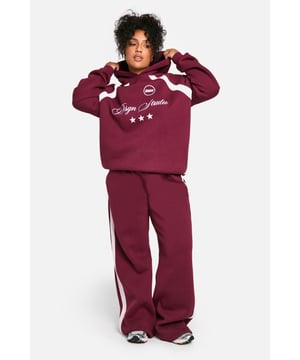 Swapping out your jeans for something comfier? We see you. Soft, cosy, and perfect for off-duty chills, try these casual pair of plus size joggers from our updated collection. Featuring a relaxed fit with added fabric for the perfect fit, this style features an elasticated waist for maximum comfort. Let's face it, these have become a go-to in all our wardrobes, that's why we've got several styles of women's plus size joggers that our curvy girls can choose from. From cuffed lengths to drawstring waists, this pair is bringing ultimate chill vibes to your everyday look.Style: Plain JoggersFabric: Jersey