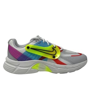 Nike Alphina 5000 CK4330 100 Weiße Turnschuhe. Obermaterial aus Textil und anderen Materialien, Synthetiksohle. Stil: CK4330 100. Nike Branding. Turnschuhe mit Schnürverschluss. Markenabzeichen an der Seite des Schuhs