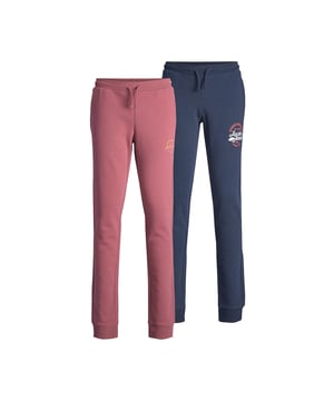 Jack & Jones sweatpants come with a regular fit, A comfy cotton blend with a composition of 60% cotton and 40% polyester, And it's machine washable at 40°C under a gentle wash program, The sweatpants are a regular fit and ease around your body, Make it ideal for everyday use. The fabric is all skin-friendly & gives you air circulation support over your legs!

Features:
Sweatpants with ribbed cuffs
Cotton fabric for a soft and comfortable wear
Elasticated waistband with drawstring
Logo print with side pocket

Specifications:
Type: Sweatpants
Material: 60% Cotton, 40% Polyester
Product Code: 12209016

Washing Instructions:
Machine wash at max 40°C under gentle wash program
Do not bleach
Tumble dry on low heat settings
Iron on medium heat settings
Do not dry clean

Package Includes: Jack & Jones Junior Sweatpants 2 pk