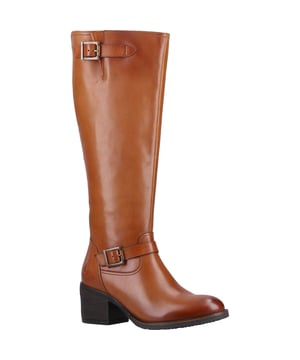 Een prachtige klassieke laars met een elegante stijl, de Heidi laars is de perfecte keuze voor koudere dagen onderweg, met zijn comfortabele voering van textiel en gedempte memory foam binnenkant zie je er geweldig uit en blijf je de hele dag comfortabel.
