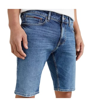 Tommy Jeans Shorts Classic blue j Herren Jeans. Authentische Tommy Jeans Kleidung - Streetwear/Sportswear Design von Tommy Jeans - Tommy Jeans für Herren, modisch, perfekt für den Alltag - Tommy Jeans Shorts in der Farbe Jeans passen perfekt zu Ihrer restlichen Garderobe - Material: bequeme Jeans - Classic - Classic blue j.