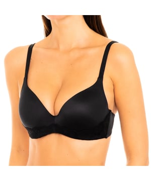 Cocoon Bra Playtex.
 Underwired and padded cups.
 Elastic and adjustable straps.
 Details finished in mesh.
 Back closure with three-position hooks.
 Seams seen in tone.
 Lace detail at the bottom.
 Composition: 66% Polyamide, 22% Polyester, 12% Elastane
 Care:
- Handwash.
 - Do not use bleach.
 - Do not use dryer.
 - Do not iron.
 - Do not dry clean.