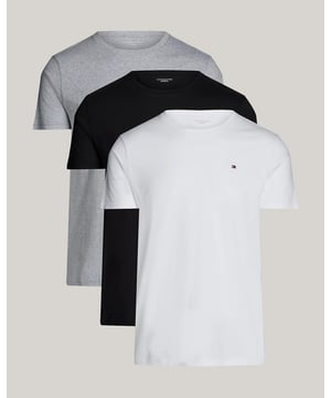 Een essentieel kledingstuk voor het lagen van een outfit, dit T-shirt van 100% katoen komt in een verpakking van drie zodat je goed bevoorraad bent.

Hoogtepunten
• 100% katoen
• 3-pack
• Ronde hals
• Kenmerkende tape binnen de halslijn
• Tommy Hilfiger branding
• Tommy Hilfiger vlag geborduurd op de borst

Samenstelling & onderhoud
• 100% katoen

UM0UM03379