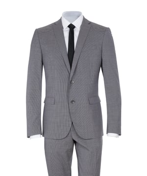 98% lana virgen, 2% elastano; traje de Corneliani;  Modelo: 83NZ49 9167520 040;  Mano de obra de alta calidad;  Mezcla de lana suave;  cuello de solapa;  Dos bolsillos delanteros, un bolsillo en el pecho;  Tres bolsillos interiores;  Dos aberturas laterales;  Pantalón de traje con botones y cierre de cremallera;  Dos bolsillos laterales, dos bolsillos pequeños delante, dos bolsillos ribeteados detrás;  Hebillas de cinturon