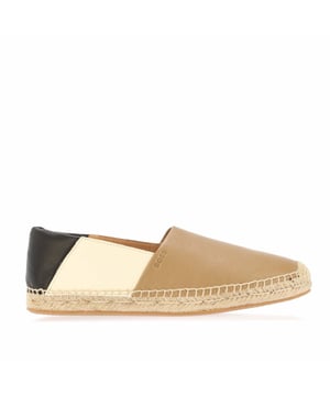 Heren Boss Madeira Slip On Schoenen in beige.- Bovenwerk in leer.- Slip on sluiting.- Boss logo in reliëf.- Suède lederen en rubberen zool.- Ref: 50493009280