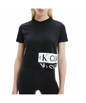 T-Shirt Calvin Klein Authentic Femme Schwarz Baumwolle. Authentisches Kleidungsstück der Marke Calvin Klein - Streetwear/Sportswear-Design von Calvin Klein - Calvin Klein für Frauen, modisch und perfekt für den Alltag - Das schwarze T-Shirt von Calvin Klein lässt sich hervorragend mit den restlichen Teilen Ihrer Garderobe kombinieren - bequeme Baumwollqualität - klassisch - authentisch -