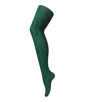Voor degenen onder u die van uw kleur houden, kijk eens naar onze 80 denier ondoorzichtige Patterned Panty's, verkrijgbaar in vele kleuren en 3 hoofdpatronen - Cable, Weave en Skye. Designerkousen van bovenkantkwaliteit die zacht aanvoelen op het been voor een comfortabele pasvorm en gevoel. Ze zijn een dikke 80 denier en zullen geweldig staan ​​bij elke gekozen outfit. Of ze nu voor een avondje uit zijn of voor overdag, deze panty's zien er geweldig uit en houden de kou van je benen. Met veel kleuren en patronen om uit te kiezen, zult u zeker het beste paar voor uw outfit vinden. Deze fantastische kwaliteit fluwelen panty's met matte afwerking zijn verkrijgbaar in 6 hoofdkleuren en 3 ontwerpen, met maten van 8-14 uk en 18-24 uk. Ze zijn machinewasbaar en zijn gemaakt van 94% nylon en 6% elastaan.