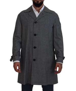 100% Authentieke Dolce & Gabbana Trenchcoat  
Grijs geruit ontwerp  
Knopenluiting  
Twee voor- en twee binnenzakken  
Zwarte voering  
Logo-details  
Made in Italy  
Materiaal: 98% Wol 2% Elastaan  
Voering: 100% Rayon  
Materiaal: 98% Wol 2% Elastaan