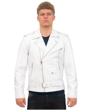 Esta elegante chaqueta Brando se caracteriza por su cremallera YKK descentrada en la parte delantera, que se combina con solapas anchas con muescas. El estilo de la chaqueta se realza con las hombreras con tachuelas en los hombros y los puños con cremallera, que también ofrecen un ajuste más personalizado. Un cinturón de piel de vaca se ajusta a la cintura para una mayor capacidad de ajuste y el forro y el exterior están equipados con bolsillos con cremallera y tachuelas para mayor comodidad. En una gama de colores que se adapta a todos los estilos y gustos, esta pieza icónica es tan versátil como elegante. • Chaqueta de piel de vaca de primera calidad en el estilo clásico de Brando • Puños con cremallera • Diseño cómodo y ajustado • Cremallera YKK asimétrica en la parte delantera • Compartimentos exteriores con cremallera y tachuelas • Cinturón ajustable • Bolsillo inclinado en el pecho con cremallera • Bolsillos integrados en el forro de la chaqueta • Solapa ancha con tachuelas