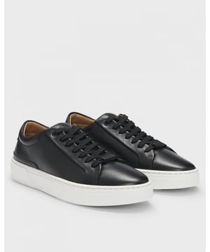 Elevated Italian-made trainers by BOSS. Featuring a branded lace loop and signature eyelets, this low-top pair is crafted in smooth leather.

Laces
Fully lined
Packaging: Box

100% Yak, 100% Cow skin, 60% Polyester, 40% Polyurethane, Sole: 100% Rubber, Upper material: 100% Cow skin, Innersole: 100% Calfskin
 
50536841
 