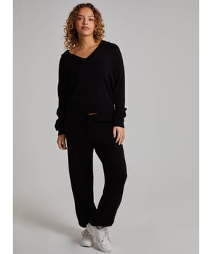 Looking for the perfect bottom that'll just go with everything? Look no further. The Knitted Joggers are the season essential you need. Pair with our V Neck Knitted Jumper.