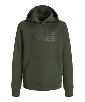 Das Jack & Jones Junior Sweatshirt für Jungs ist die perfekte Wahl für gemütliche Tage. Mit seinem klassischen Rundhalsausschnitt, den Rippbündchen an Ärmeln und Saum bietet es eine bequeme Passform, die den ganzen Tag über angenehm bleibt.  Der angesagte Logo-Print auf der Brust und die praktische Kapuze verleihen dem Sweatshirt einen coolen Look. Die Kängurutasche sorgt für zusätzlichen Komfort und Stauraum, während der angeraute Stoff mit weicher Innenseite für besonders warme und angenehme Tragegefühle sorgt.  Gefertigt aus hochwertigen Materialien, bietet dieses Langarmshirt nicht nur Style, sondern auch langanhaltenden Tragekomfort. Ein Must-have für Jungs, die es bequem und modern mögen – ideal für Freizeit, Schule oder einfach zum Relaxen.