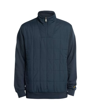 Manténgase cómodo y elegante con este jersey azul de la marca Lyle and Scott. Perfecto para cualquier ocasión, esta es la manera ideal de expresar tu estilo individual sin sacrificar la comodidad. ¡Mímate con este básico elegante hoy!, Suéter azul marino de Lyle and Scott, Hecho en la India, 100% algodón, Logotipo de la marca en el pecho, Cierre de cremallera, Corte estándar, Se ajusta a la talla real, Insignia de la marca, Jersey azul