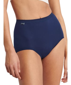 Sloggi Basic+ Maxi Brief. 4 Pack. Cotton rich knickers. Full brief with elasticated waistband. The product is machine washable.