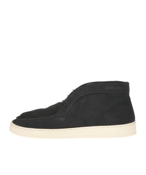 Unser Leisten "Garry" wurde entwickelt, um den Anforderungen der heutigen Zeit an einen stilvollen und zeitlosen Sneaker gerecht zu werden. Ob klassischer, Tennis-, Retro- oder Slip-On-Style â“ die Passform und der Komfort dieses Sneakers begleiten seinen TrÃger mÃhelos in allen Lebenslagen. Ein perfekter Begleiter fÃr jede Gelegenheit, der Stil und FunktionalitÃt vereint.
