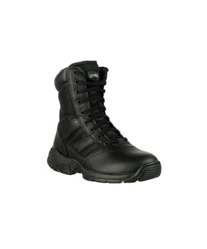 De Magnum Panther 8.0 Sidezip is een top keuze voor zowel mannen als vrouwen die op zoek zijn naar een mix van duurzaamheid, comfort en functionaliteit in hun uniform laarzen. Ontworpen met een slank zwart lederen bovenwerk en verstevigd met slijtvaste mesh panelen, bieden deze laarzen een moderne look met maximale prestaties. De YKK ritssluiting aan de zijkant zorgt voor snelle en gemakkelijke toegang, terwijl de 9 metalen veterogen voor een stevige pasvorm zorgen.
Comfort staat voorop bij de Panther, met een verstevigde kraag en tong en een voering van textiel om je voeten comfortabel te houden tijdens langdurig gebruik. De laars heeft een SRA antislipwaarde en voldoet aan de Europese norm EN ISO 20347:2012 OB E SRA FO, voor betrouwbare veiligheid en duurzaamheid. Of je nu werkt of niet, de Magnum Panther 8.0 Sidezip levert de perfecte combinatie van stijl en functionaliteit.

-Slank zwart leer met slijtvaste mesh panelen
-YKK zijrits voor snelle toegang
-9 metalen veterogen.
-Gewatteerde kraag en tong
- Voering van textiel
-SRA antislip, EN ISO 20347:2012 OB E SRA FO conform.
