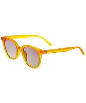 Marco TR90 de alta calidad; TR90 está fabricado con tecnología suiza para ser súper flexible, duradero y liviano. Lentes polarizadas TAC multicapa; Elimina el 100% de la luz azul dañina y el resplandor UVA/UVB; Brazos TR90 de alta calidad; Bisagras estándar de acero inoxidable; Resistente a rayones e impactos;