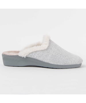 Hecho en España. Zapatilla de casa para mujer. Calce cómodo. Fabricada en materiales veganos. Fabricado por otras marcas para nuestra marca.