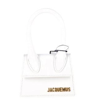 Embrace the minimalist trend with the Jacquemus Le Chiquito Mini Top Handle Bag in White Leather. Crafted from luxurious white leather, this mini bag exudes understated elegance and sophistication. The top handle adds a chic and refined touch to your ensemble, while the removable shoulder strap allows for versatile wear.
*with dust bag
Jacquemus Le Chiquito Mini Top Handle Bag in White Leather
Color: White
Material: Leather
Condition: New with tag
Sign of wear: No
SKU: 358326 / NAPBKGBBA345477W  
Dimensions:  Length: 150 mm, Width: 80 mm, Height: 130 mm
Size: One Size