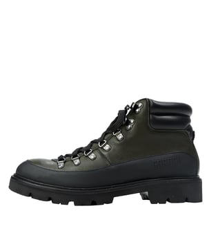 Mach Dich bereit, Stil und Komfort in einem zu erleben mit unseren Jeans SchnÃrboots in Schwarz. Mit einem luxuriÃsen Memoryfoam-FuÃŸbett, das sich perfekt an die Form Deines FuÃŸes anpasst, garantieren diese Stiefel ein unglaublich bequemes TragegefÃhl.