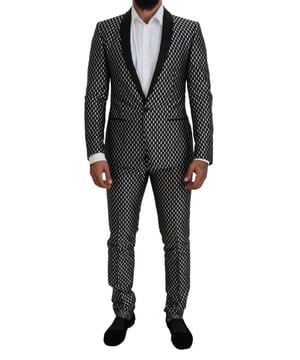 Authentischer Dolce & Gabbana Slim-Fit-Anzug  
Schwarz-weißes Fantasiemuster  
Einreihiger 2-teiliger Anzug mit Blazer und Hose  
Ein Knopf-Verschluss  
Slim Fit  
Zwei Innentaschen  
Ein offener Schlitz im Rücken  
3-Wege-Hosenreißverschluss  
Hergestellt in Italien  
Material: 98% Seide 2% Elasthan  
Futter: 51% Viskose 49% Acetat