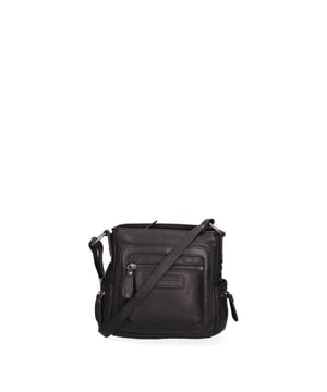 Bolso bandolera para hombre. El cierre es con cremallera. Los bolsillos internos son uno con cremallera y otro abierto. Los bolsillos externos son uno delantero con cremallera y otro trasero con cremallera. La bandolera es ajustable en piel. Falta el mango. Hay dos compartimentos internos. El material exterior es auténtica piel de vacuno. Internamente está forrado en poliéster. Medidas: 23x21x10 cm. Producto de moda