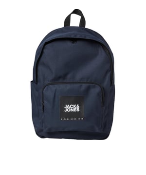 Sie sind auf der Suche nach einem Rucksack, der sowohl praktisch als auch stilvoll ist? Dann ist der Jack & Jones Rucksack genau das Richtige für Sie. Dieser Rucksack ist aus schwerem Canvas-Stoff gefertigt, der robust und langlebig ist. Er verfügt über ein großes Hauptfach mit Zwei-Wege-Reißverschluss, in dem Sie all Ihre wichtigen Dinge verstauen können. Das mittlere Reißverschlussfach auf der Vorderseite bietet zusätzlichen Stauraum für kleinere Dinge, die Sie schnell zur Hand haben wollen. Das kleine Seitenfach ist ideal für eine Wasserflasche oder einen Regenschirm. Die weichen und verstellbaren Schultergurte sorgen für einen hohen Tragekomfort, egal wie schwer Ihr Gepäck ist. Egal, ob Sie zur Schule, zur Arbeit oder zur Universität gehen, dieser Rucksack ist zuverlässig und wird Sie nicht im Stich lassen. Er hat ein schlichtes und modernes Design, das zu jedem Outfit passt. Der große, quadratische Markenaufnäher auf dem Frontfach ist ein Blickfang, der die Qualität und den Stil von Jack & Jones unterstreicht. Mit dem Jack & Jones Rucksack sind Sie immer gut ausgerüstet für Ihre täglichen Abenteuer - der perfekte Begleiter für jeden Tag!