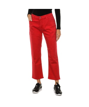 Long jeans.
 Red color
 Belt with belt loops.
 Zip and button fastening on the front.
 Two front pockets and mini pocket.
 Two pockets on the back with the metallic logo.
 Stretch fabric.
 Matching visible seams.

 Composition:
 63% Lyocell - 30% Cotton - 5% Polyester - 2% Elastane.

 Washing instructions:
 - Wash maximum at 30ºC.
 - Iron at medium temperature, max. 110 ° C.
 - Allows you to use a dryer.
 - Do not use bleach.
 - It does not support dry cleaning.
 Composition: 63% Lyocell, 30% Cotton, 5% Polyester, 2% Elastane
 Care:
Wash maximum at 30ºC.
 - Iron at medium temperature, max. 110ºC.
 - Allows you to use a dryer.
 - Do not use bleach.
 - Does not support dry cleaning.