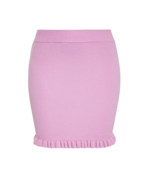 Deze gebreide minirok heeft een aansluitend ontwerp met hoge taille en een geribbelde textuur voor een rekbaar en nauwsluitend silhouet. De elastische taille zorgt voor een aansluitende pasvorm, terwijl de zoom is versierd met een ruche voor een vleugje vrouwelijkheid. Het elastische geribbelde breisel biedt zowel comfort als stijl.  Rock