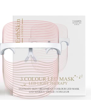 Een draadloos 3-kleuren LED masker is een schoonheidsapparaat dat lichttherapie gebruikt om de gezondheid en het uiterlijk van de huid te verbeteren. Deze maskers zijn meestal voorzien van rode, blauwe en soms amberkleurige LED's die elk op een specifieke golflengte licht uitstralen om verschillende huidproblemen aan te pakken. Hier lees je hoe deze kleuren de huid ten goede komen:
Hoe gebruik je een draadloos 3-kleuren LED masker?
Reinig je huid: Voordat je het masker gebruikt, moet je ervoor zorgen dat je huid schoon is, zodat het licht beter kan doordringen.