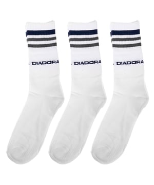 Pack de 3 calcetines deportivos.
Corte caña alta.
Confeccionados en hilo de alta calidad, que garantizan gran comodidad y duración.
Puño elástico.
Tejido elástico y traspirable.
Detalle de la marca en un lateral.

Composición:  80% Algodón, 18% Poliéster, 2% Elastano

Lavar a mano.
- No usar lejía.
- No usar secadora.
- No planchar.
- No lavar en seco.