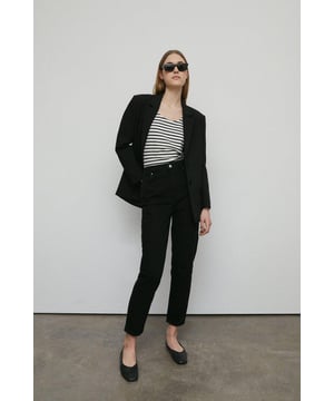 An anything but dated throwback with dependable wearability featuring a high waist, tapered leg and ankle grazing finish. Crafted from an authentic denim for reliability. Available in Curve & Petite.