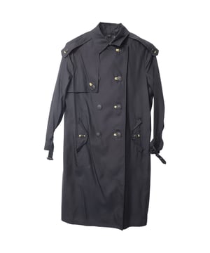 VINTAGE, UVP WIE NEU  
Dieser wunderschöne Trenchcoat aus dem Hause Burberry ist alles, was Sie brauchen, um poliert und luxuriös auszusehen! Ein Design, das mit Burberry gleichbedeutend ist, wurde der Trenchcoat zeitgemäß aktualisiert. In einem vielseitigen Schwarz gehalten, verfügt dieses Modell über einen Gürtel, der die Taille betont und dem Mantel mehr Dramatik verleiht. Strahlen Sie mit dieser Burberry-Kreation den typischen Charme und die Raffinesse aus.  
Der im Originalbild gezeigte Gürtel ist nicht im Lieferumfang des Mantels enthalten.  

Burberry Trenchcoat aus schwarzem Polyamid  
Zustand: Gut  
Abnutzungserscheinungen: Helle Fussel auf dem Stoff: entfernbar, weiße Flecken am Kragen, an der Rückseite und near dem Saum  
Größe: IT 38/US 4/UK 8  
Farbe: Schwarz  
Material: Polyamid  
SKU: 150723