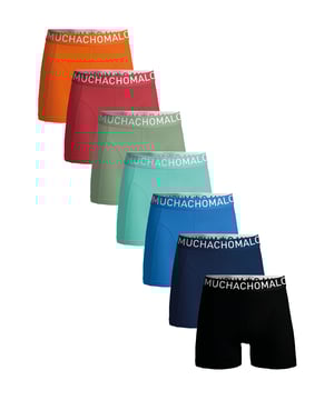 De Boxershorts/Onderbroeken van Muchachomalo zitten als gegoten en zijn gemaakt van hoogwaardig katoen. Een zachte elastische logotailleband van microvezelstof zorgt voor extra comfort. Specificaties • Normale Pasvorm • Vlakke gestikte naden voor extra comfort • Zachte Waistband met het Muchachomalo Logo Onderhoud • Wassen op 30 graden • Niet in de droger • Strijken op matig warme stand (2 stippen) Waarom Muchachomalo? Muchachomalo werkt alleen met fabrieken die BSCI en OEKO-TEX gecertificeerd zijn. Deze fabrieken hebben als doel arbeidsomstandigheden continu te verbeteren. Zij strijden voor het recht op het vormen van een vakbond, veilige werkomstandigheden en zijn tegen dwang- en kinderarbeid. Ook stellen zij consumenten en bedrijven in staat om zelf verantwoordelijke beslissingen te nemen die onze planeet beschermen voor de toekomstige generaties.